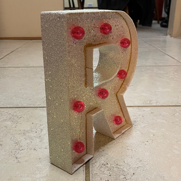 Light-Up Letter R - Picture 6 of 13